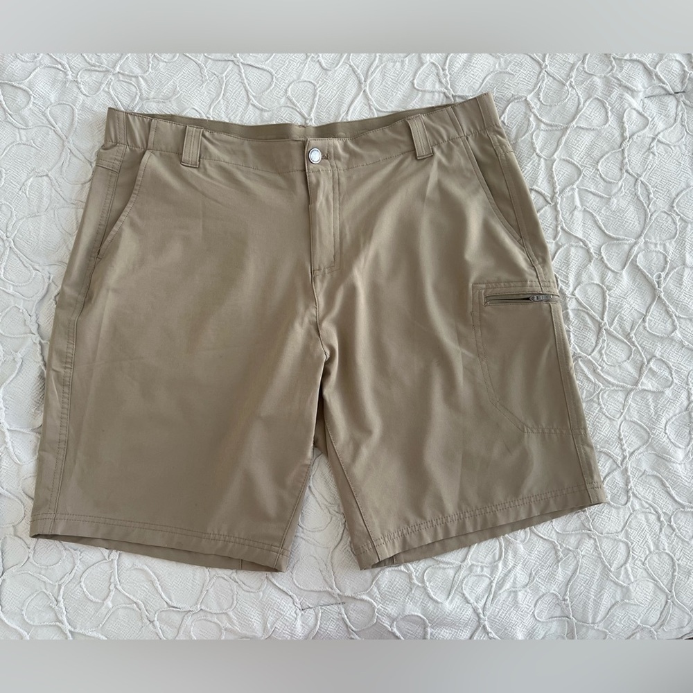 men's zeroxposur Khaki Moisture Wicking Shorts Size 40 (0642) - Picture 2 of 12